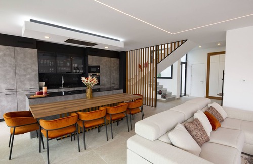 Empuriabrava Villa | Splendid contemporary villa in the city center 3 minutes walk from the beach