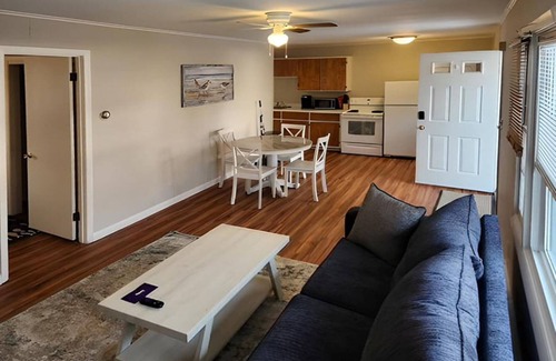 Ocean Park Condo | Splendid, two-bedroom, one-bathroom condo, two short blocks from the beach!