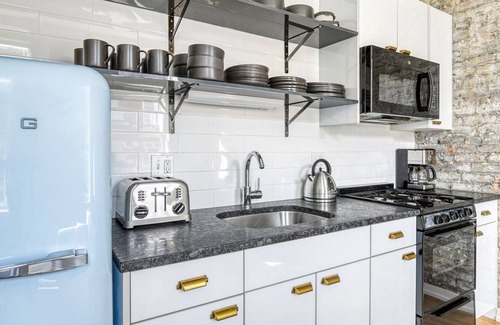 Wicker Park Apartment | Splendid Wicker Park 1BR w/ W/D, 1 block to L, Six Corners, by Blueground