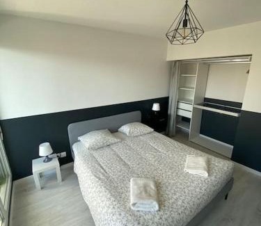 Sablon - Trudaine Apartment | Splendide 70m2 Balcon + Parking