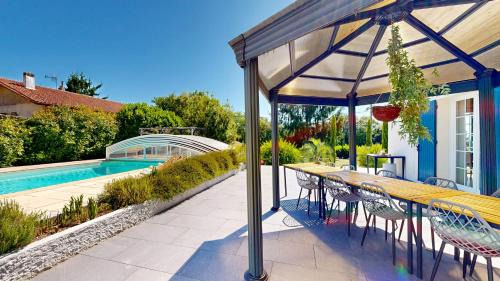 Saint-Sauveur Villa | Splendide Villa et Studio Climatisés-Grande Piscine-Vaste Parc