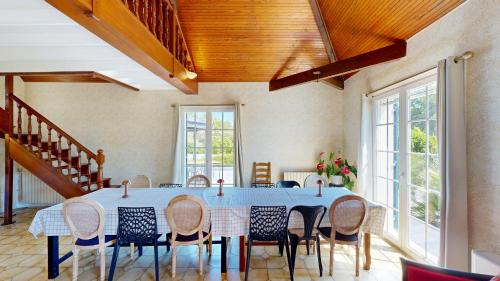 Saint-Sauveur Villa | Splendide Villa et Studio Climatisés-Grande Piscine-Vaste Parc