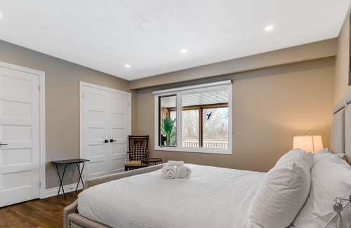 Mono House | Splendour in Hockley Valley ~ Spa ~ Golf ~ Winery