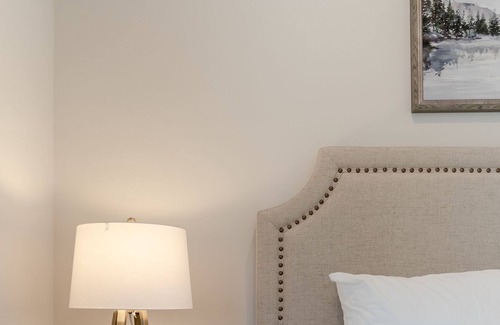 Mono House | Splendour in Hockley Valley ~ Spa ~ Golf ~ Winery