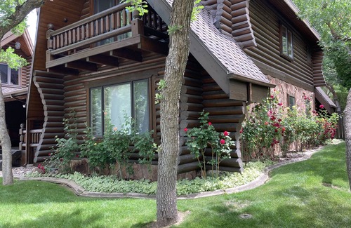 Ogden Cabin | Splinter Shack Ski Lodge in beautiful Ogden UT! Snowbasin only 20 mins away!