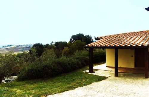 Gualdo Cattaneo Apartment | "Spoleto" appartement, in the Villa di Castello is situated in the middle of an olive garden.