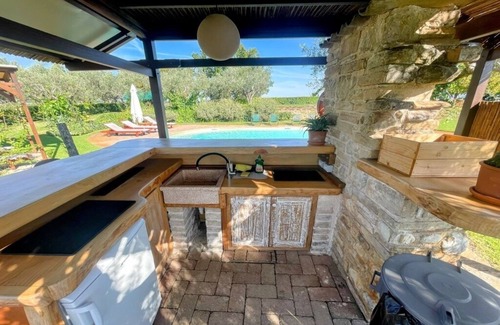 San Brizio Villa | SPOLETO TRANQUILITA + POOL. SLEEPS 20, SPOLETO CENTRE 15 MINS