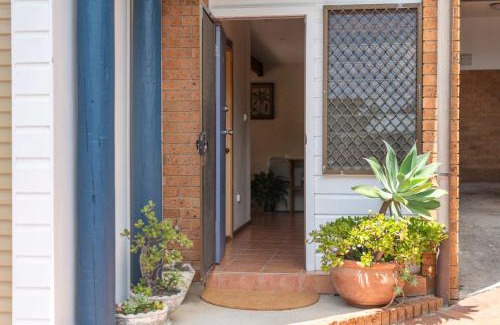 Angourie House | Spooky Beach Lodge - Oceanstays