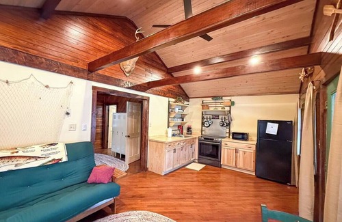 Brookport House | Sportsman Cabin on 80 Acre Lake- Near Shawnee