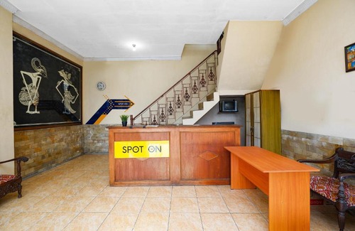 Laweyan Hotel | SPOT ON 2011 Hotel Mekar Sari