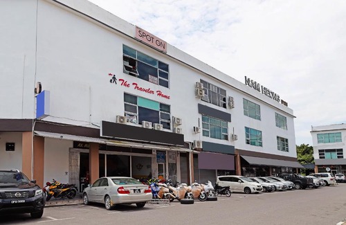 Sibu Hotel | SPOT ON 89805 The Traveler Home
