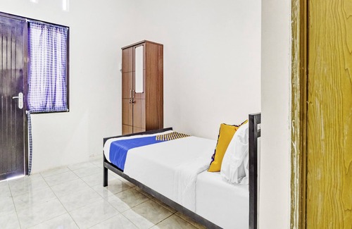 Tulungagung Hotel | SPOT ON 90742 Kinanthy Homestay Syariah