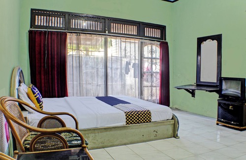 Bandar Lampung Hotel | SPOT ON 92682 Badar Guest House Syariah