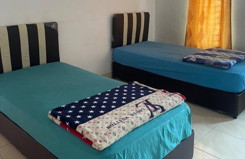 Pekanbaru Hotel | SPOT ON 93378 Lona Guest House SyariahNearScience Park Universitas Riau