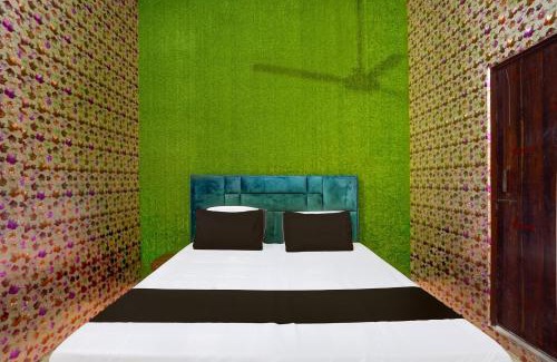 Gunnaur Hotel | SPOT ON GANGA HOTEL