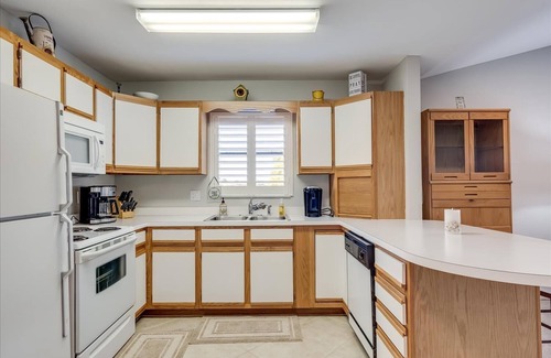 Highland Villa | SPOTLESS VILLA ! FULLY FURNISHED - JUST BRING YOUR GOLF CLUBS !