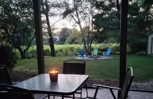 Plymouth Apartment | Sprawling 2BR garden apt near Mpls