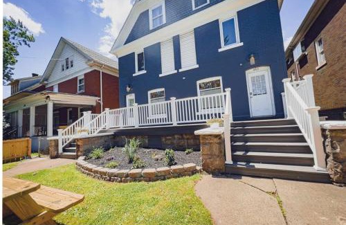 Niagara Falls House | Sprawling 8BR Home - Ideal for Large Groups