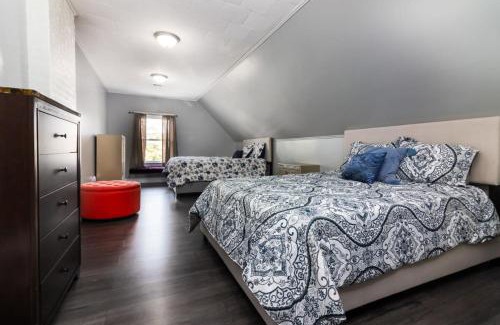 Niagara Falls House | Sprawling 8BR Home - Ideal for Large Groups