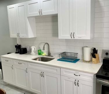 Niagara Falls House | Sprawling 8BR Home - Ideal for Large Groups