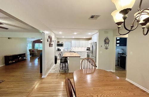 Wichita House | Sprawling ranch W/HUGE Yard, Patio, & W/D