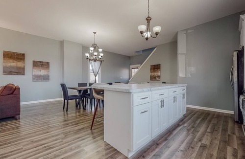 Aurora House | Spread out - Renovated 5BR+Loft, Sleeps 12+