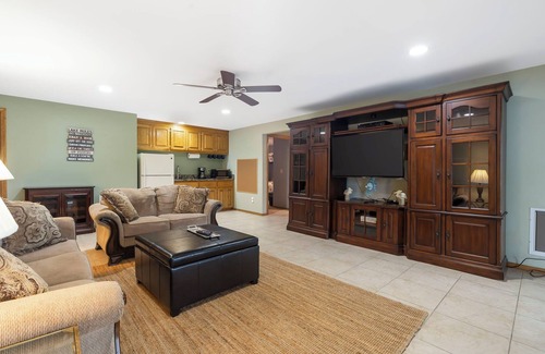 Bella Vista House | Spring Available! Lakefront, Dock, Remodeled, Views, screen porch, Kayaks!