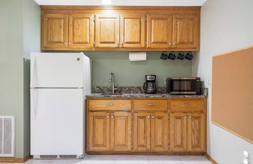 Bella Vista House | Spring Available! Lakefront, Dock, Remodeled, Views, screen porch, Kayaks!