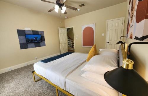 Woodlake - Briar Meadow House | Spring Break Private Pool Galleria Home KING BED