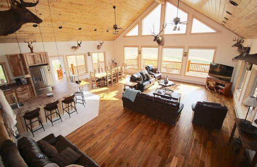 Clyde Park Cabin | Spring Creek Lodge near Yellowstone National Park