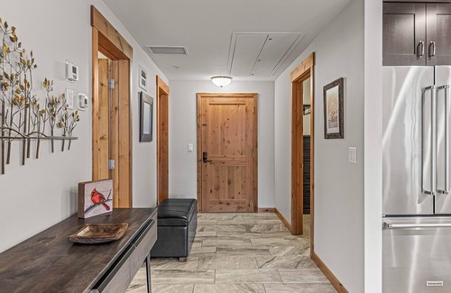 Canmore Condo | Spring Creek Spacious Luxury at White Spruce Lodge