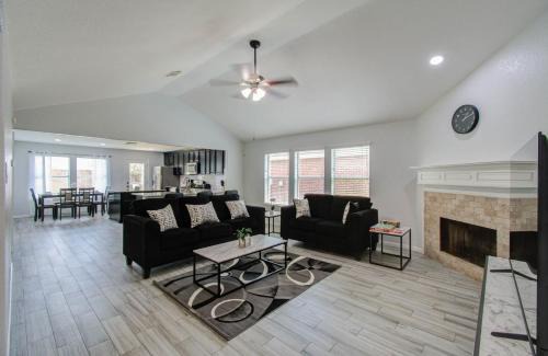 Klein House | Spring Escape, Spacious, Serene Home with Hot Tub