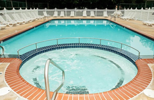 New Holland Resort | Spring Gulch Lakefront Park Model 5