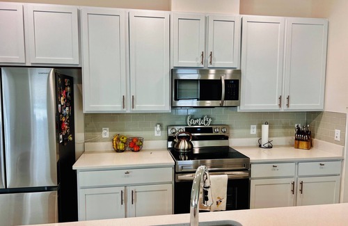 Newberry House | SPRING HAVEN RETREAT! A BEUTIFULL ANDSPOTLESS!
