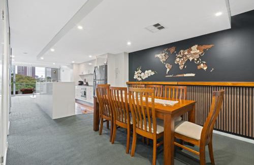 Spring Hill Apartment | Spring Hill 2BR with Pool and Balcony Views