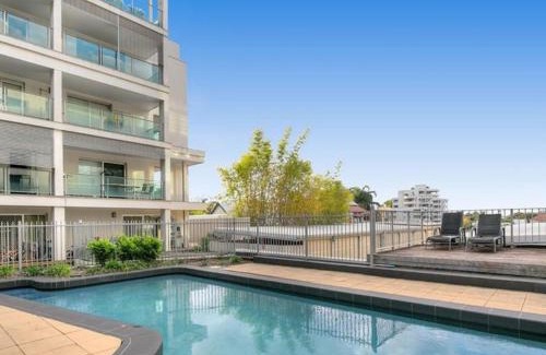 Spring Hill Apartment | Spring Hill 2BR with Pool and Balcony Views