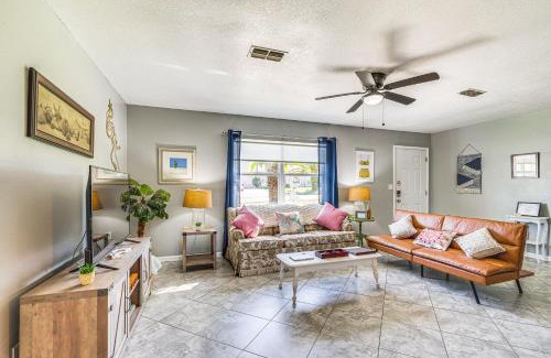 Spring Hill House | Spring Hill Home - 3 Mi to Weeki Wachee Springs!