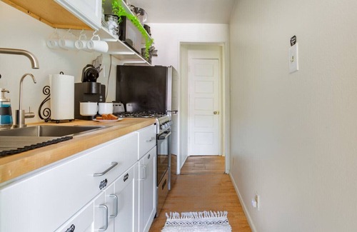 Iron Horse Historic District Apartment | Spring Oasis! Tucson 1BR – 5 Min to UofA & Fun!