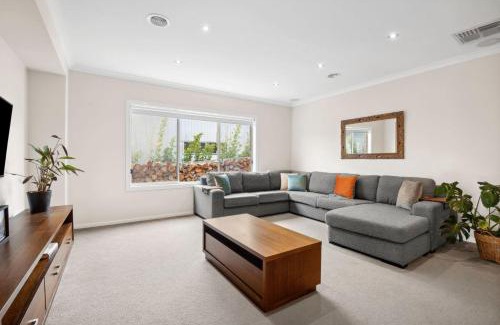 Torquay House | Spring Valley family haven with serene views