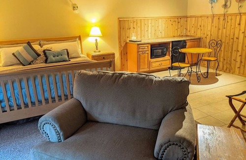 Prudenville Bed & Breakfast | Springbrook Inn Cedar Trail