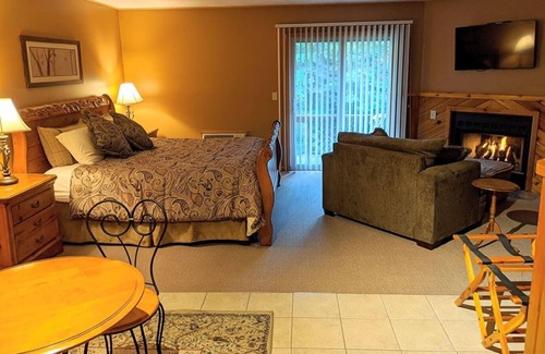 Prudenville Bed & Breakfast | Springbrook Inn Hartwick Pines