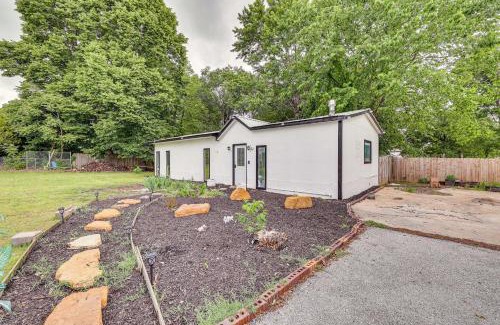 Springdale House | Springdale Vacation Rental about 9 Mi to Fayetteville!