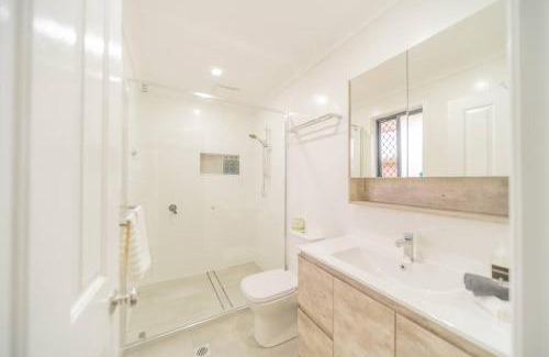 Springfield House | Springfield Breeze - Newly furnished home, Sunny Patio and BBQ