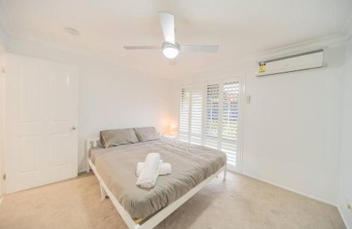 Springfield House | Springfield Breeze - Newly furnished home, Sunny Patio and BBQ