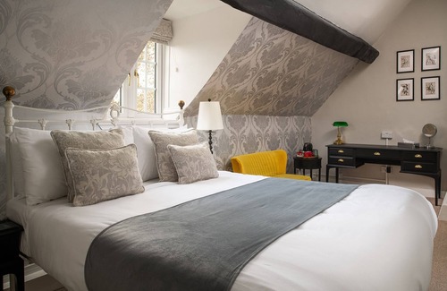 Coleshill House | Springfield House - Birmingham Airport & NEC
