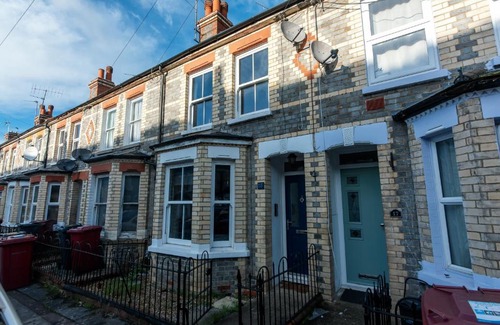 Reading House | Springfield Place - 3 Bed Cent Reading - Long term savings - Free Parking