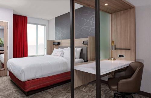 West Plaza Hotel | SpringHill Suites by Marriott Kansas City Plaza