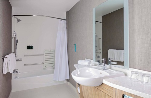 West Plaza Hotel | SpringHill Suites by Marriott Kansas City Plaza