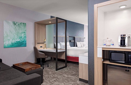 West Plaza Hotel | SpringHill Suites by Marriott Kansas City Plaza