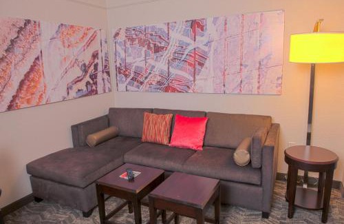 Pearland Hotel | SpringHill Suites Houston Pearland